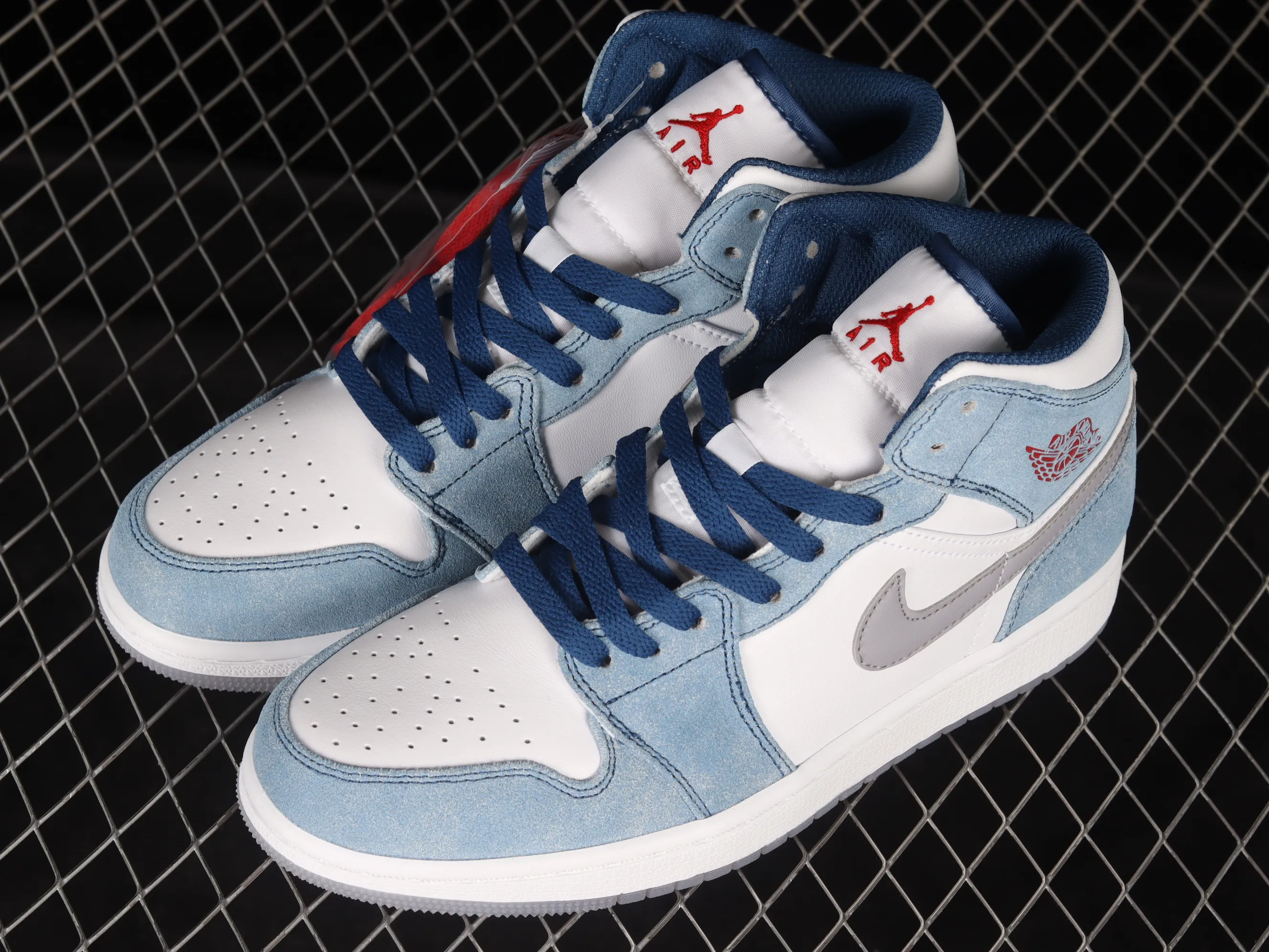 All categories Air Jordan Jordan series basketball shoes Air Jordan 1 Mid Air Jordan 1 Mid "French Blue" AJ1 Joe 1 washed blue mid-top basketball shoes DN3706-401